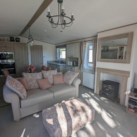 Shorefield Country Park: Luxury Caravan on New Forest Edge Milford on Sea Exterior photo