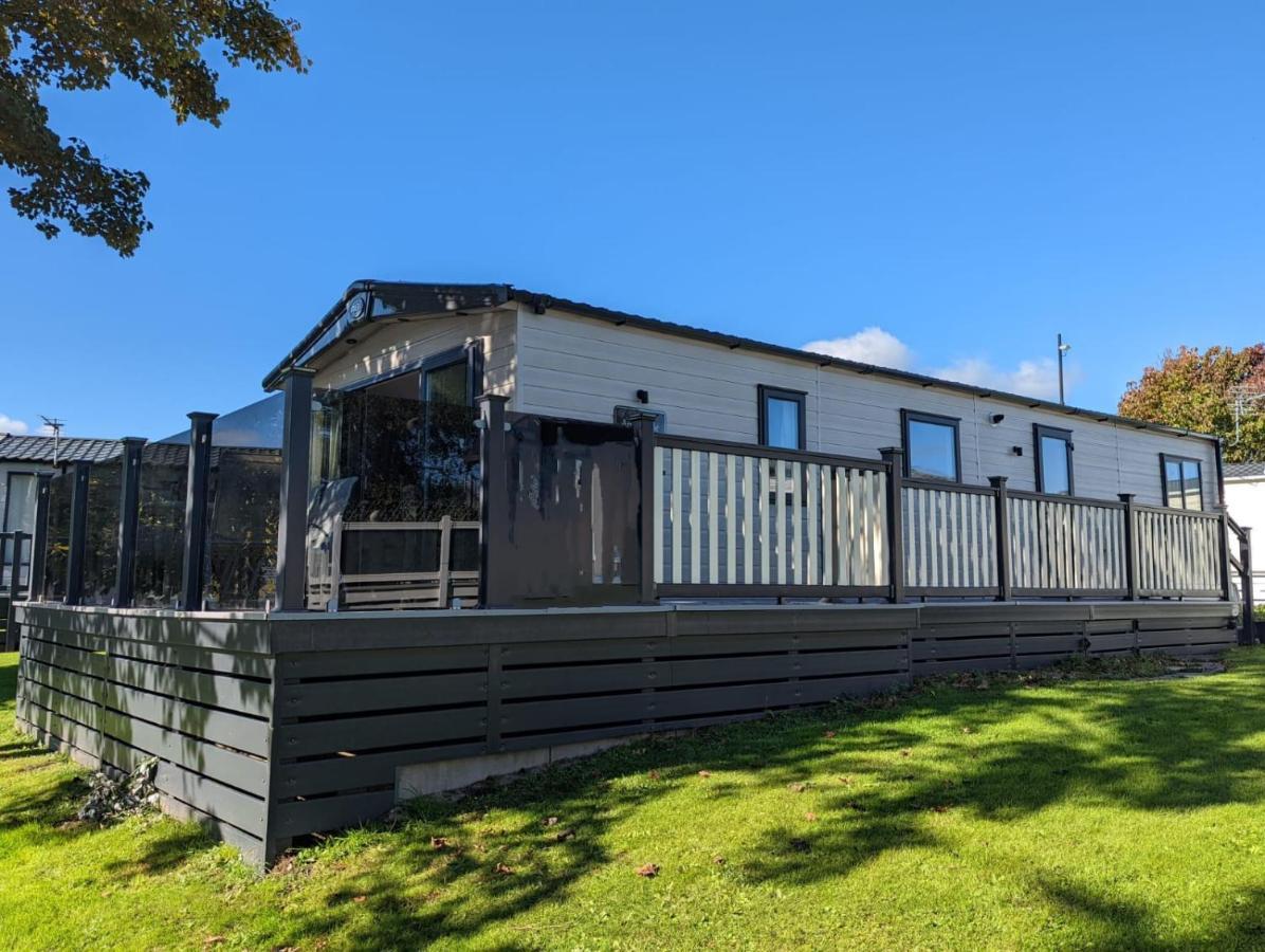 Shorefield Country Park: Luxury Caravan on New Forest Edge Milford on Sea Exterior photo