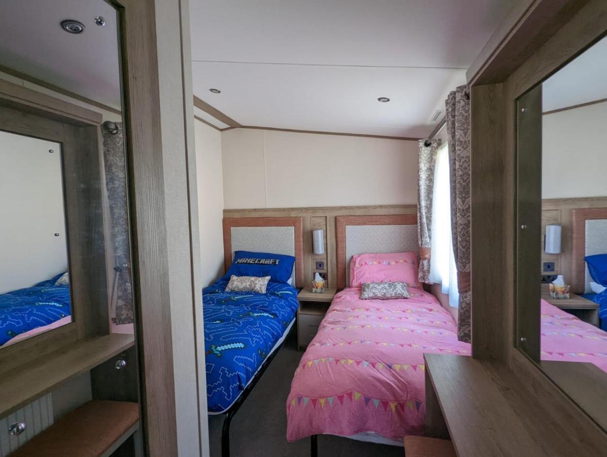 Shorefield Country Park: Luxury Caravan on New Forest Edge Milford on Sea Exterior photo